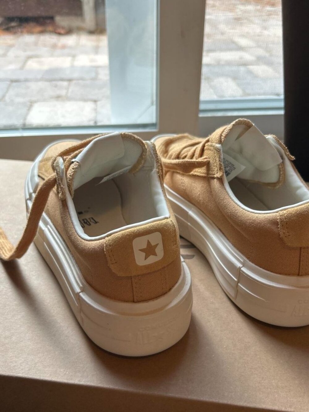 Mustard yellow Converse Low tops Size 8 - Picture 2 of 3